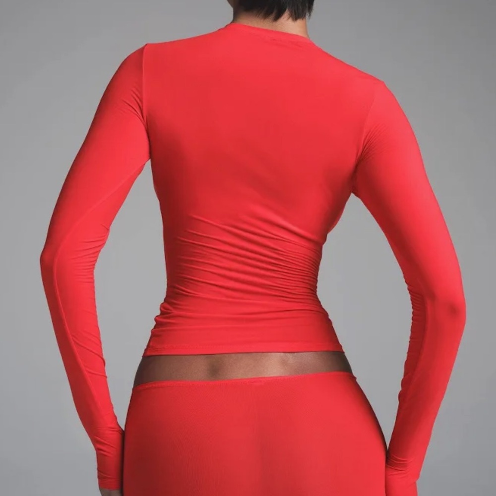 SKIMS Fits Everybody Long-sleeve Cherry - Picture 2 of 3
